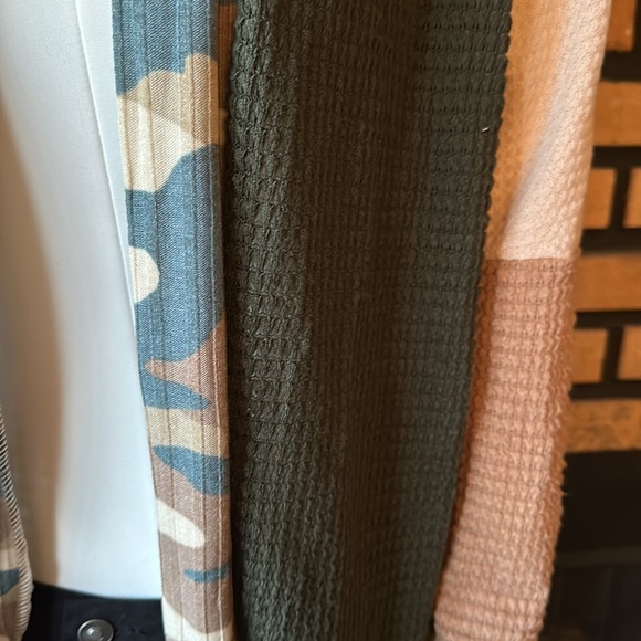 Camo Print Color Block Cardigan - Picture 5 of 6